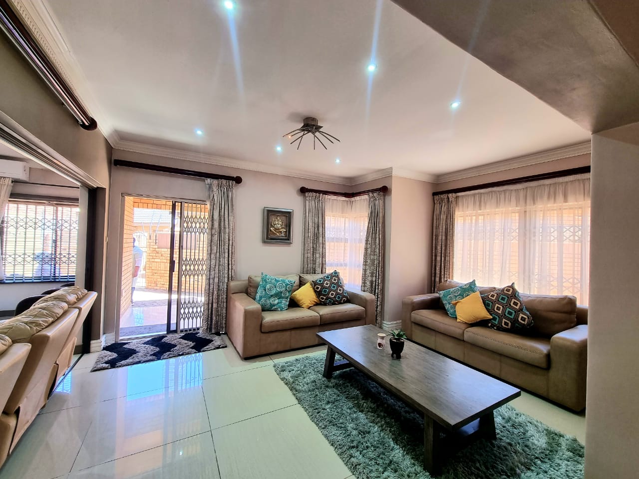 5 Bedroom Property for Sale in Roylglen Gardens Northern Cape